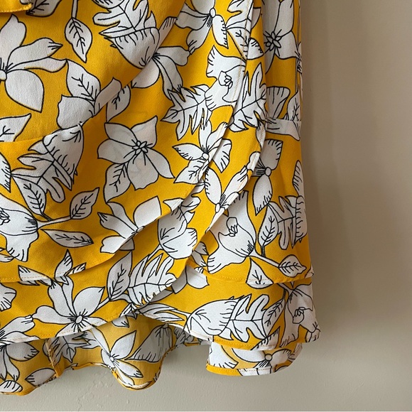 🔥BOGO FREE: Yellow wrap skirt with tie - Picture 2 of 4